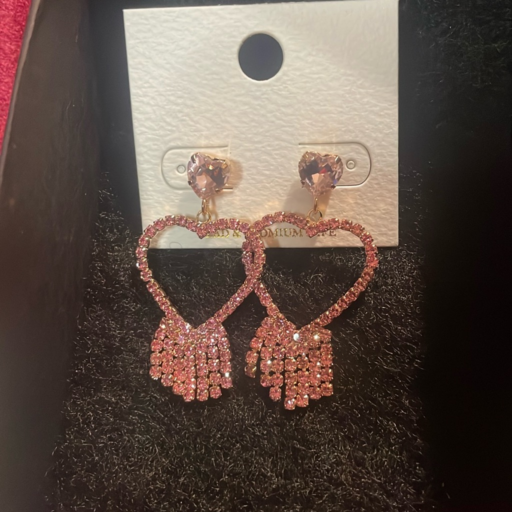 Bling Love Heart Earrings New 20$